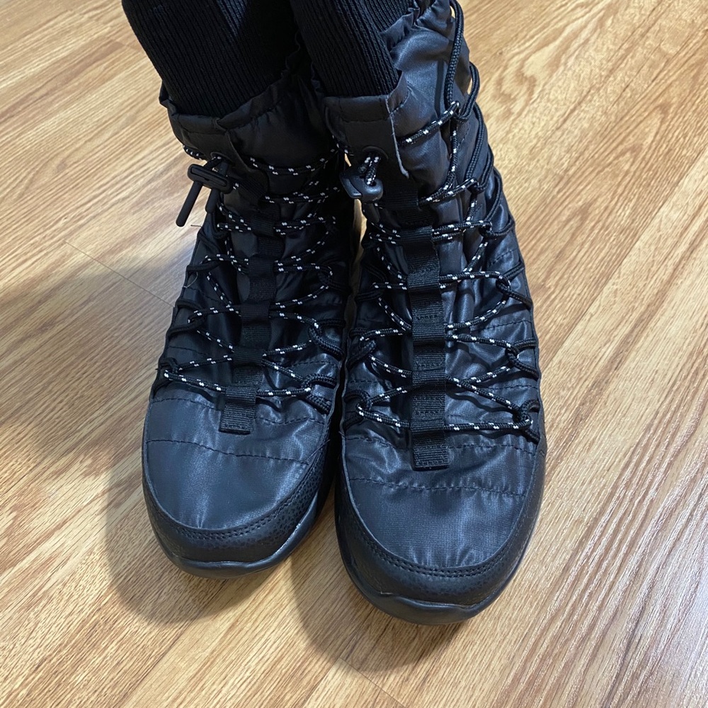 Nike snow boots